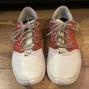 Nike spikeless golf shoe